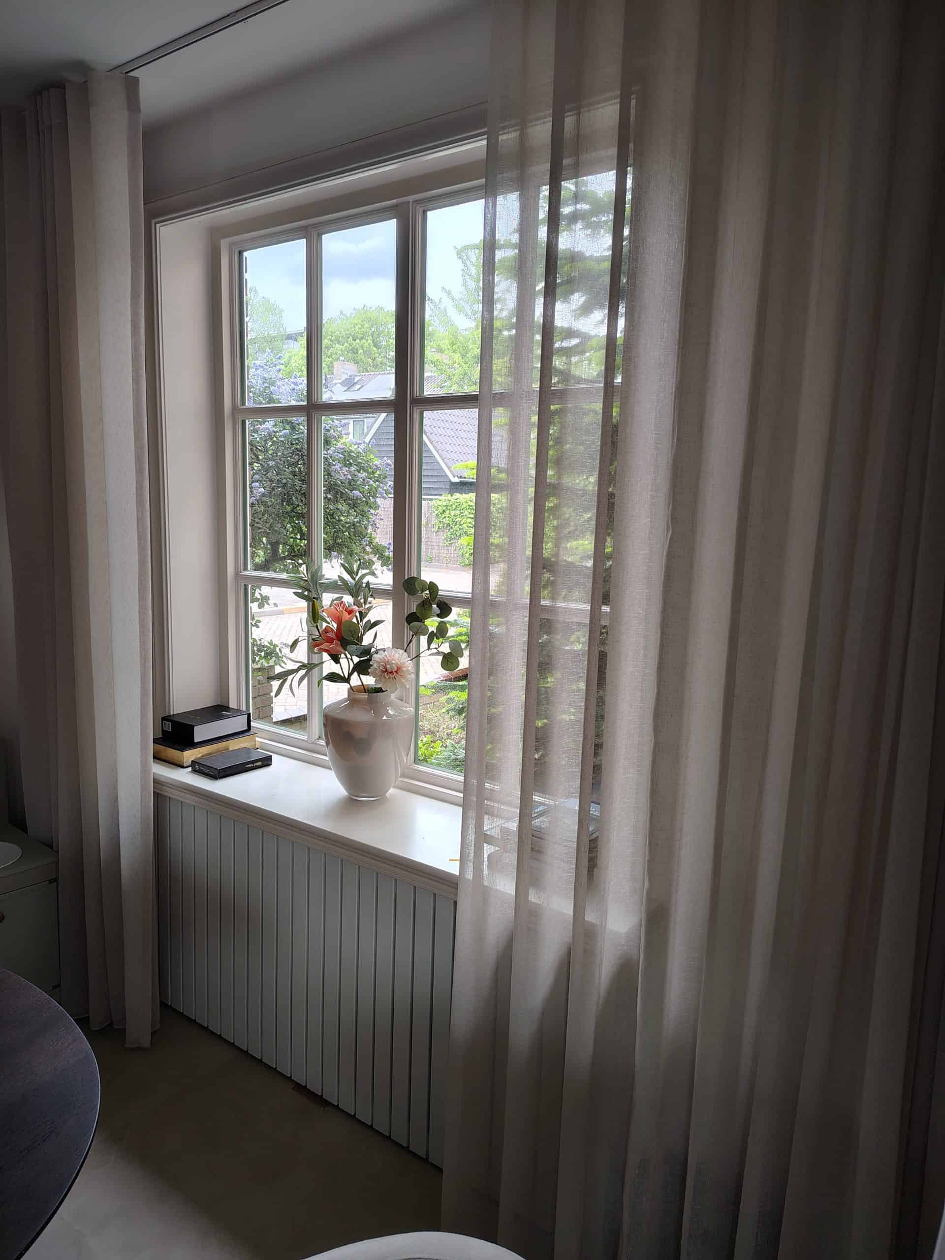 Radiatorombouw met verticale latten