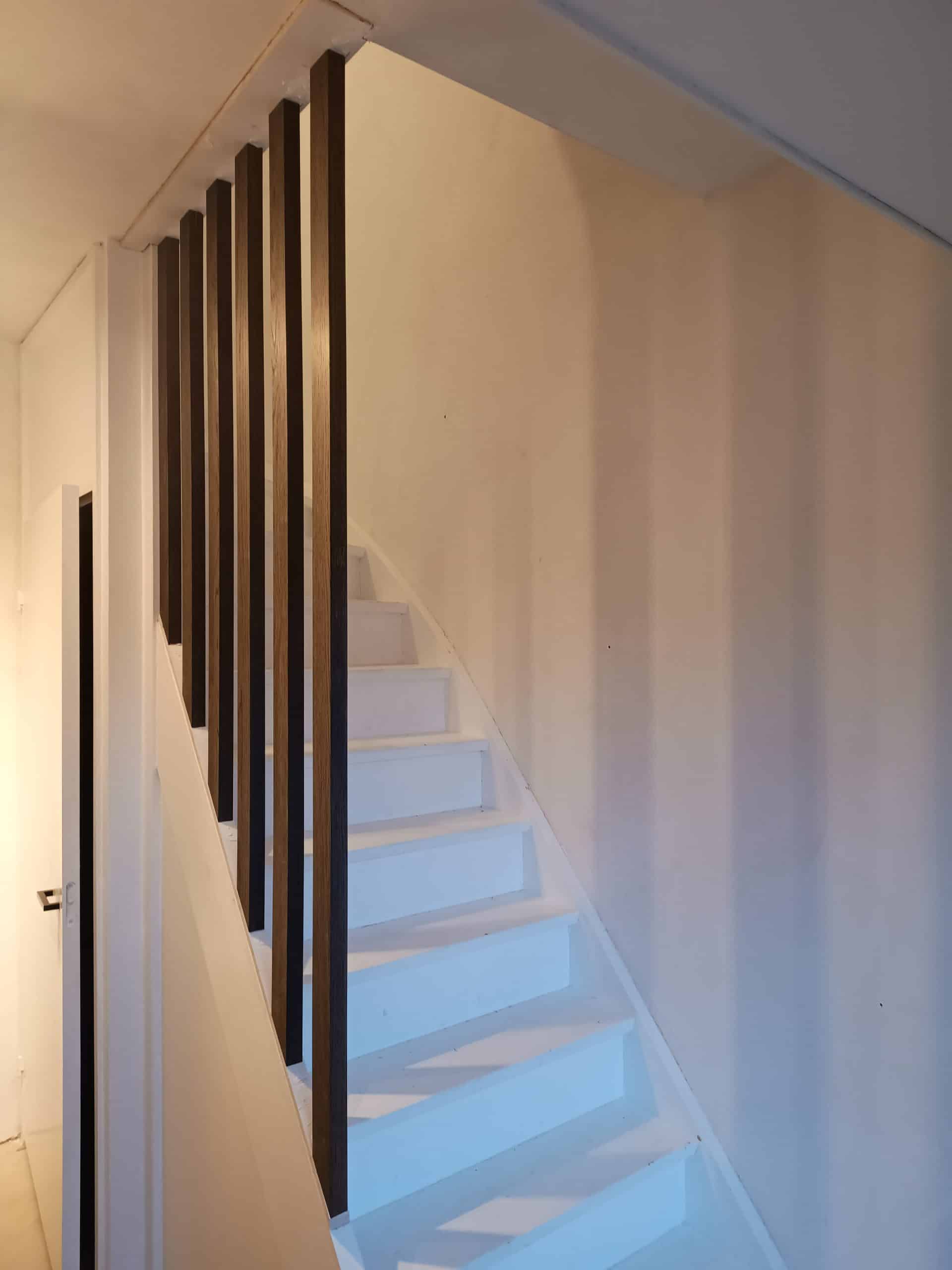 Houten trapdivider
